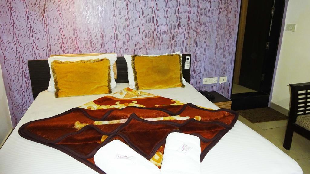 Hotel Durga International New Delhi Bagian luar foto