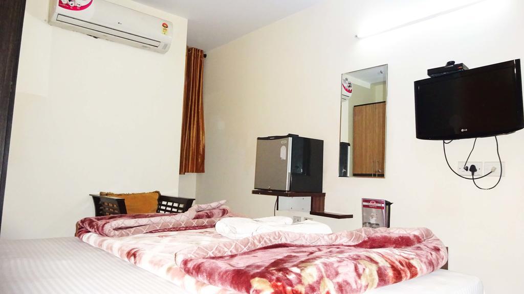 Hotel Durga International New Delhi Bagian luar foto