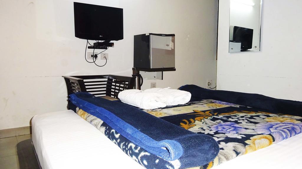 Hotel Durga International New Delhi Bagian luar foto