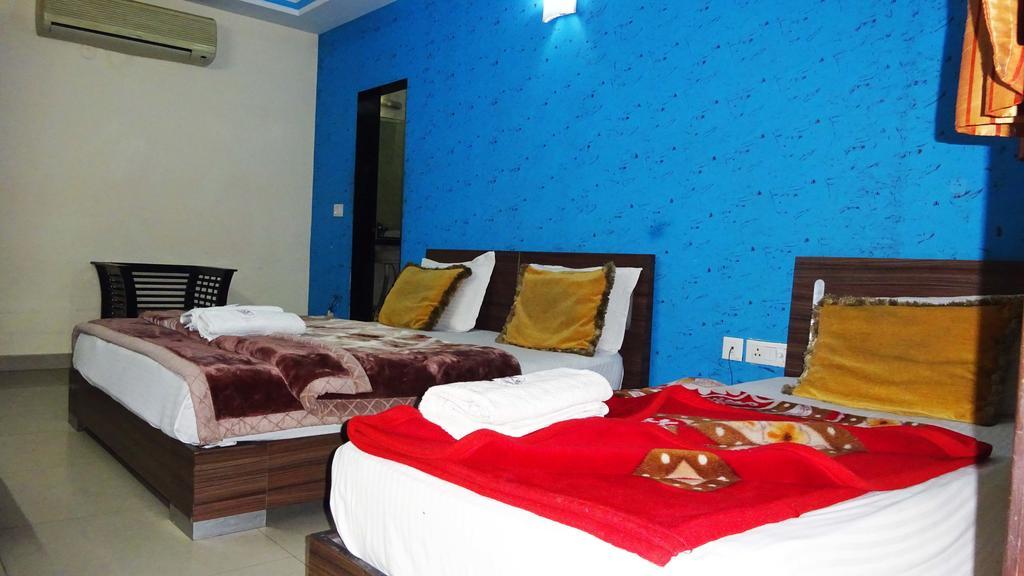 Hotel Durga International New Delhi Bagian luar foto