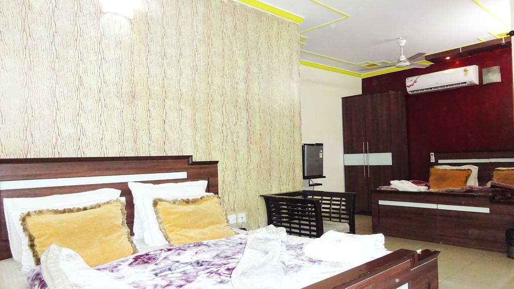 Hotel Durga International New Delhi Bagian luar foto