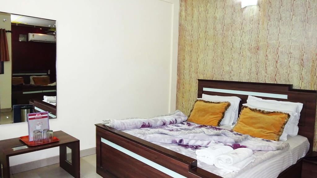 Hotel Durga International New Delhi Bagian luar foto
