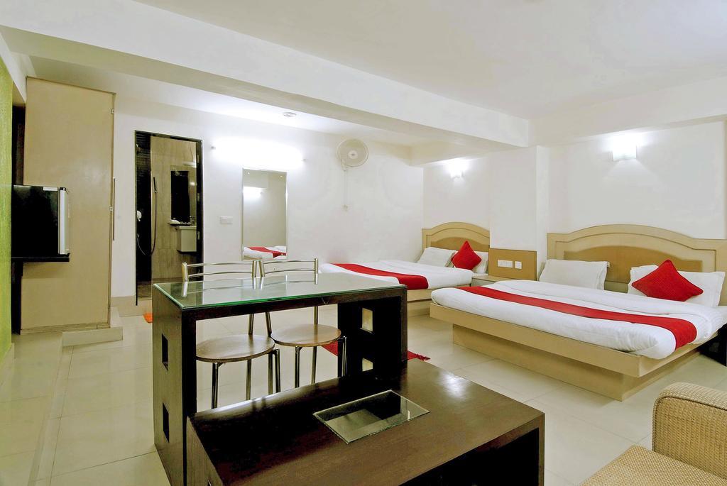 Hotel Durga International New Delhi Bagian luar foto