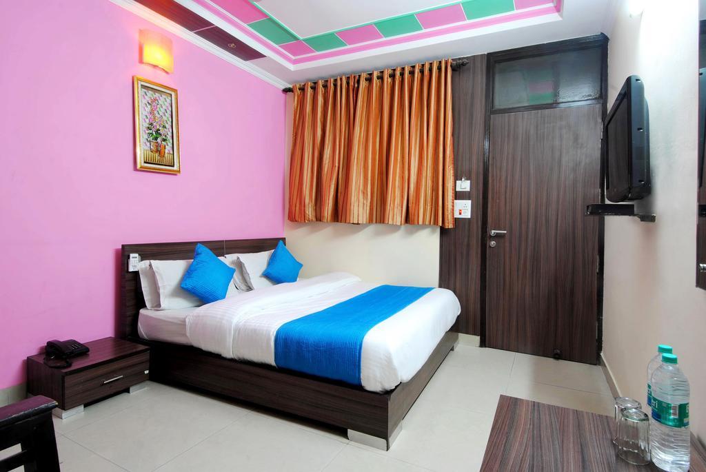 Hotel Durga International New Delhi Bagian luar foto