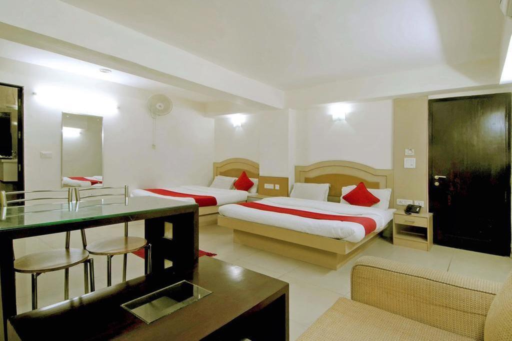 Hotel Durga International New Delhi Bagian luar foto
